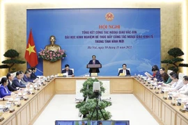 Primer ministro de Vietnam preside conferencia de balance de diplomacia de vacunas