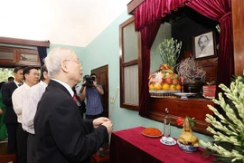 Secretario general del PCV rinde tributo al Presidente Ho Chi Minh