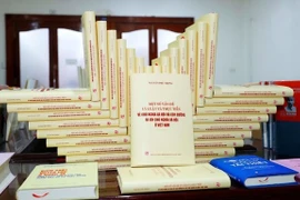 📝 Enfoque: Libro del máximo dirigente partidista traza camino hacia socialismo en Vietnam