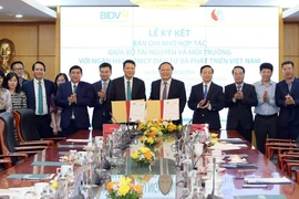 Entidades vietnamitas firman memorando para promover finanzas sostenibles