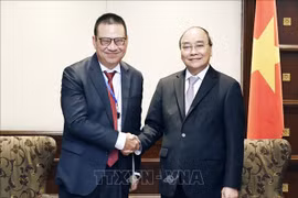 Presidente de Vietnam recibe a grupos económicos de Tailandia 