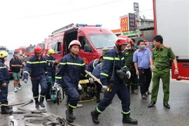 Ascienden a 33 los muertos por incendio en un karaoke en Vietnam