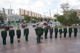 Delegación vietnamita en Army Games visita Monumento del Presidente Ho Chi Minh en Moscú