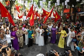 Conmemoran liberación de Hanoi con diversas actividades