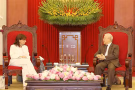 Secretario general del PCV recibe a presidenta griega 