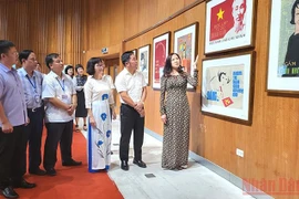 Resaltan valores de pinturas de propaganda en exposición en Quang Ninh