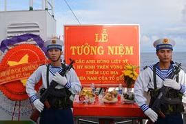 Rinden homenaje póstumo a mártires caídos en zonas marítimas del sur de Vietnam