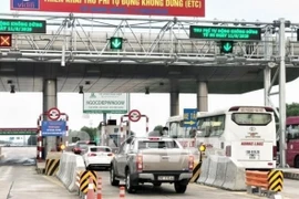 Comienzan aplicación del cobro electrónico de peajes en autopista Hanoi-Hai Phong