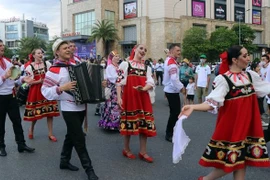 Efectúan carnaval callejero en Semana de Festival Hue 2022