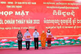 Dirigentes de Vietnam felicitan a la comunidad khmer por su fiesta Chol Chnam Thmay
