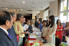 Profundizan amistad y solidaridad entre Vietnam y Francia