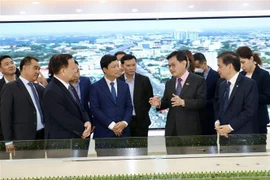 Vicepremier singapurense elogia modelo de Parque Industrial en Vietnam