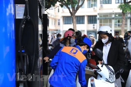 Siguen aumentando precios minoristas de la gasolina en Vietnam