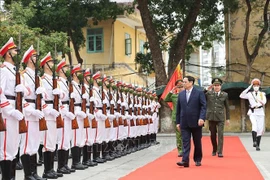 Premier vietnamita felicita a fuerzas de Seguridad Pública Popular por el Tet