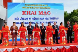 Exposición de fotos marca 55 aniversario de relaciones Vietnam – Camboya