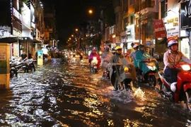 Registran inundaciones en diferentes zonas en Hanoi debido a aguacero
