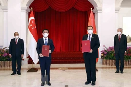 Vietnam y Singapur potencian la cooperación en industria y comercio