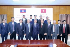 Comités de Paz de Vietnam y Laos robustecen relaciones