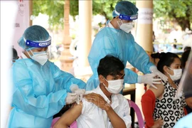 Camboya llama a grupos de alto riesgo a recibir cuarta dosis de vacuna contra el COVID-19