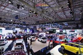 Presentan diversos modelos de automóviles en exposición en Ciudad Ho Chi Minh