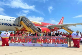 Khanh Hoa da la bienvenida al primer vuelo directo desde Kazajistán