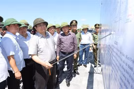 Primer ministro vietnamita dirige a resolver dificultades de obras claves en Nghe An