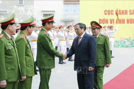 Premier vietnamita elogia esfuerzos de fuerza policial en lucha antidroga