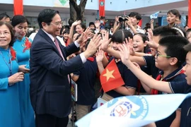 Primer Ministro de Vietnam pide garantizar el desarrollo de alumnos