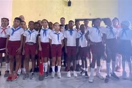 Premian a ganadores de concurso infantil de literatura y dibujo sobre Vietnam en Cuba