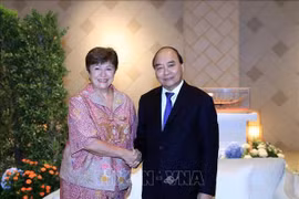 Presidente se reúne con líderes de Hong Kong y FMI al margen de 29 Reunión de APEC