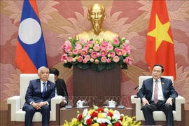 Fortalecen aún más la amistad tradicional entre Vietnam y Laos