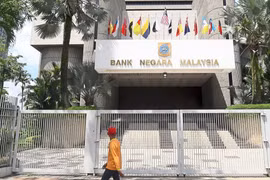 Banco Central de Malasia eleva tasa de política a un día 