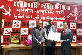 Partidos comunistas de Vietnam e India fomentan cooperación 