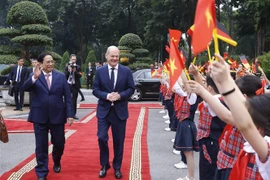 Efectúan ceremonia de bienvenida al canciller alemán Olaf Scholz