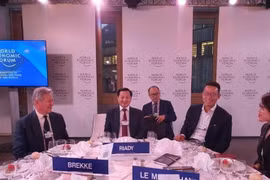 ​​Viceprimer ministro de Vietnam continúa su agenda en Foro Económico Mundial