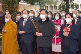 Titular del Legislativo vietnamita rinde tributo a antepasados en Ciudadela Imperial de Thang Long