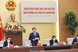 Presidente del Parlamento de Vietnam sostiene reunión de trabajo con dirigentes de provincia de Khanh Hoa