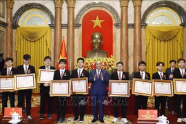 Presidente vietnamita enaltece a estudiantes galardonados en Olimpiadas Internacionales