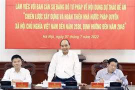 Prosiguen debates para perfeccionar proyecto de construcción de Estado de derecho socialista de Vietnam