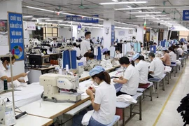 Brindan asistencia a trabajadores en parques industriales en Vietnam