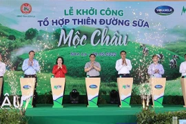 Premier de Vietnam inaugura construcción del complejo Moc Chau Milk Paradise