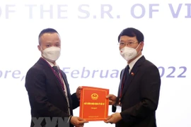 Empresas de Vietnam y Singapur cooperan en el desarrollo de complejo industrial 