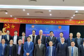 Apoyan a residentes vietnamitas en el ultramar invertir en su patria