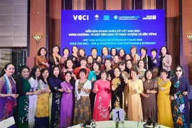 Destacan contribuciones de la mujer al desarrollo socioeconómico de Vietnam