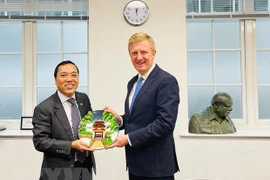Partido Conservador del Reino Unido apoya la promoción de relaciones con Vietnam