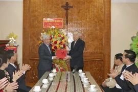 Frente de la Patria de Vietnam saluda a sacerdotes por Navidad