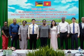 Presidenta parlamentaria de Mozambique visita Instituto de Investigación del Arroz del Delta del Mekong