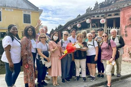 Hoi An da bienvenida a los primeros 126 visitantes internacionales en 2022