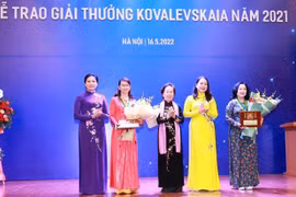 Entregan premio Kovalevskaia 2021 a destacadas científicas vietnamitas