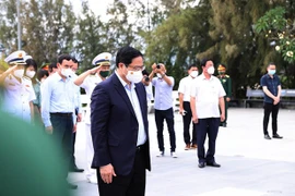 Primer ministro de Vietnam rinde homenaje a los mártires en la batalla de Gac Ma